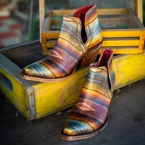 Ariat Women's Saddle Blanket Dixon